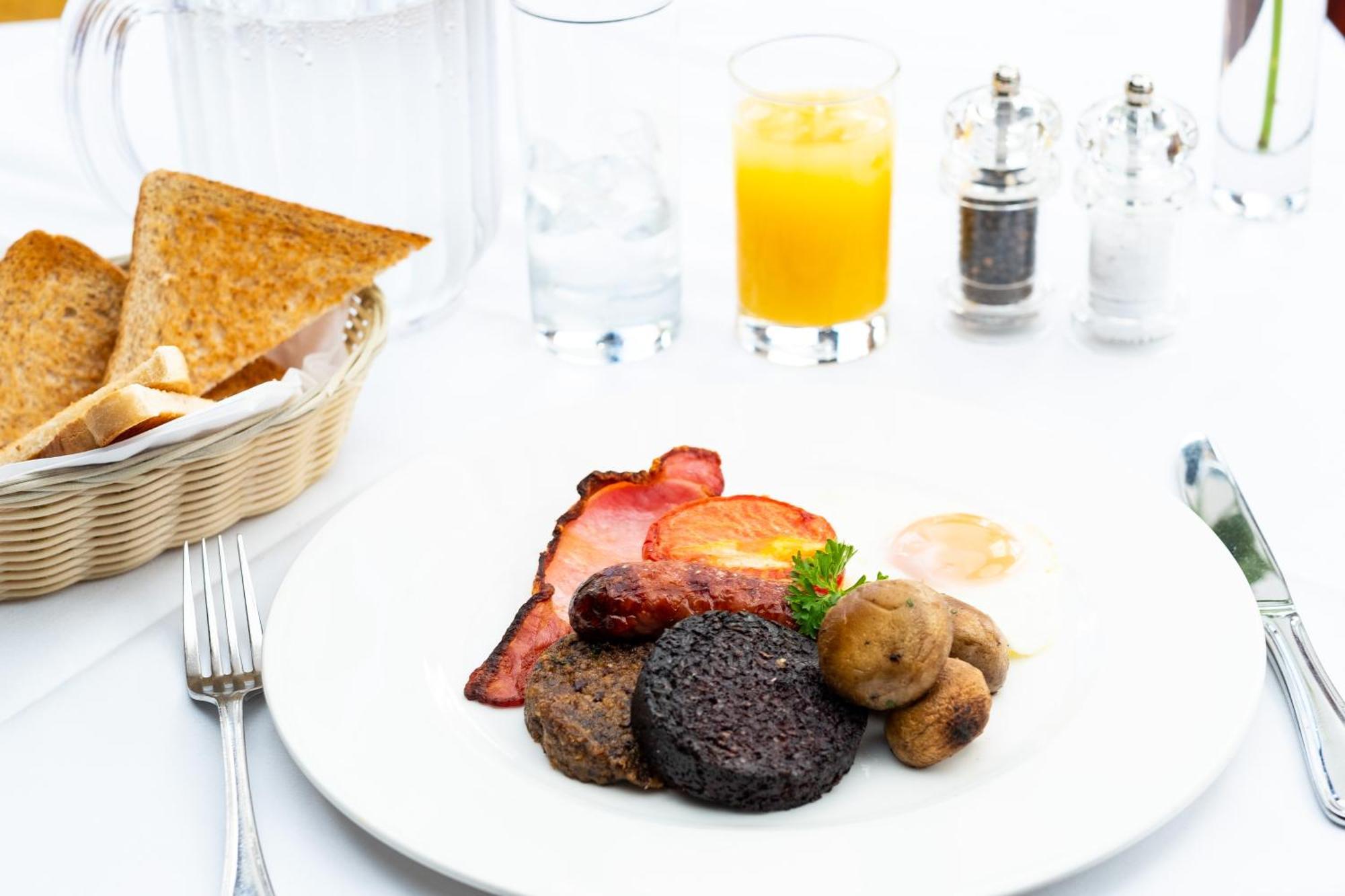 Garvock House Hotel 던펌린 외부 사진